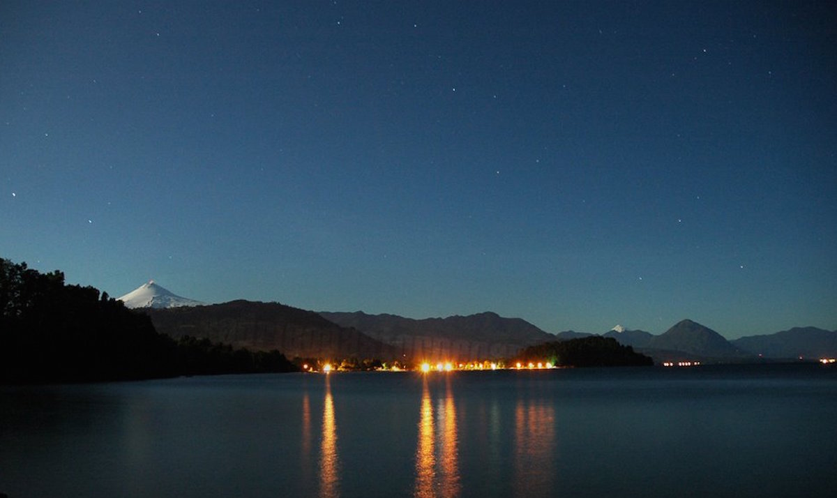 Lago por la Noche